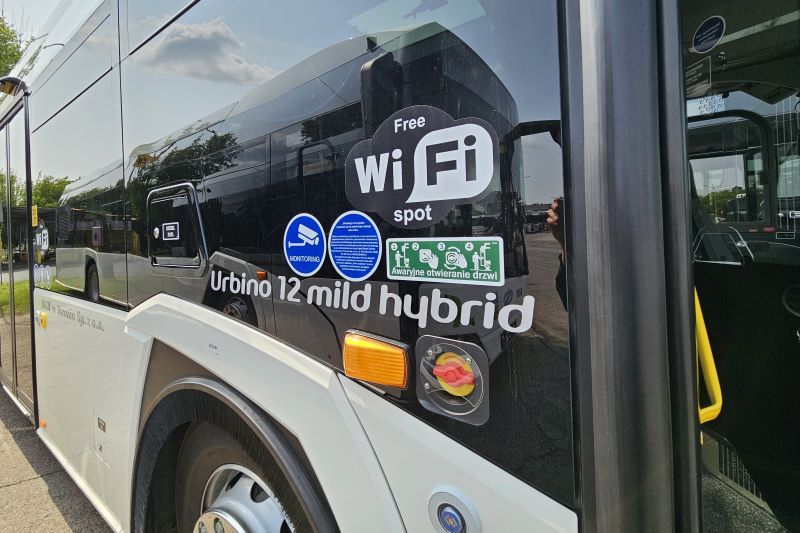Bok białeg autobusu hybrydowego MZK