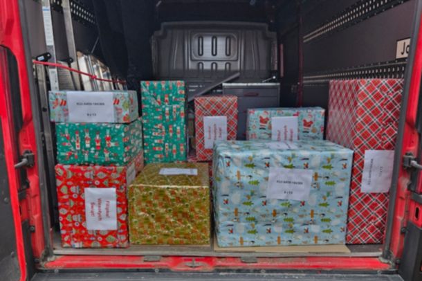 Zdjęcie paczek z prezentami